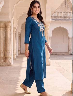 women ethnic motifs embroidered regular thread work kurta with trousers 5