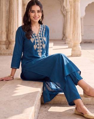 women ethnic motifs embroidered regular thread work kurta with trousers 6