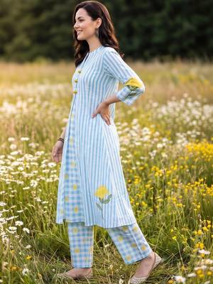women floral printed regular cotton kurta with palazzos 3