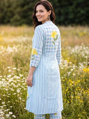 women floral printed regular cotton kurta with palazzos 4