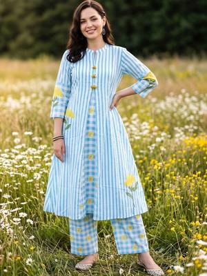 women floral printed regular cotton kurta with palazzos 6