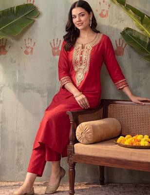 women ethnic motifs embroidered regular thread work liva kurta with trousers 5