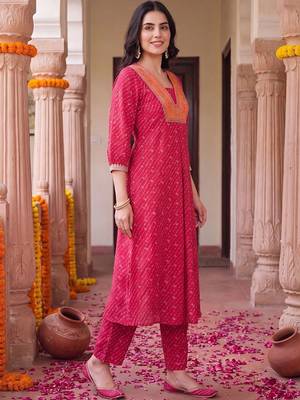 women ethnic motifs printed regular thread work kurta with trousers 2