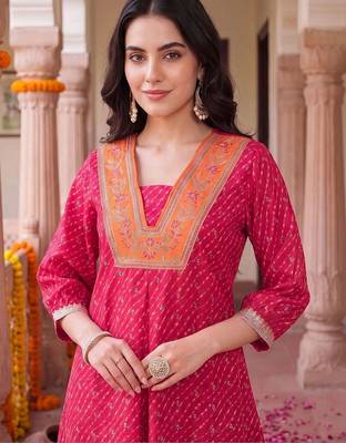 women ethnic motifs printed regular thread work kurta with trousers 3