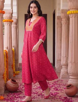 women ethnic motifs printed regular thread work kurta with trousers 4
