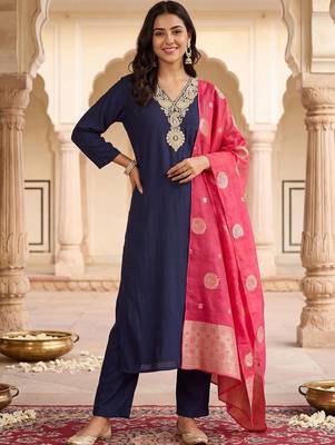 women ethnic motifs embroidered regular kurta with trousers & with dupatta 1