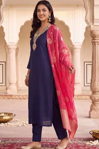 women ethnic motifs embroidered regular kurta with trousers & with dupatta
