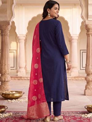 women ethnic motifs embroidered regular kurta with trousers & with dupatta 4