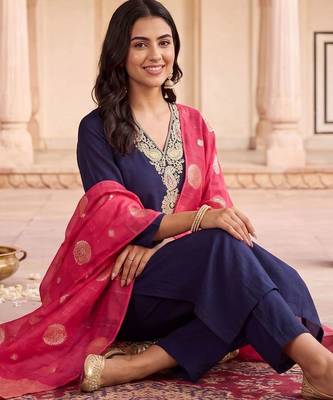 women ethnic motifs embroidered regular kurta with trousers & with dupatta 6