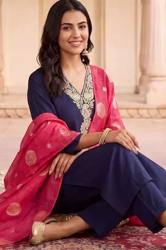 women ethnic motifs embroidered regular kurta with trousers & with dupatta