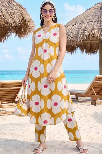 women floral printed regular cotton kurta with trousers