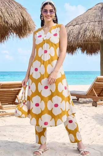 women floral printed regular cotton kurta with trousers