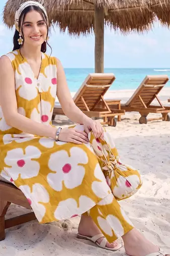 women floral printed regular cotton kurta with trousers