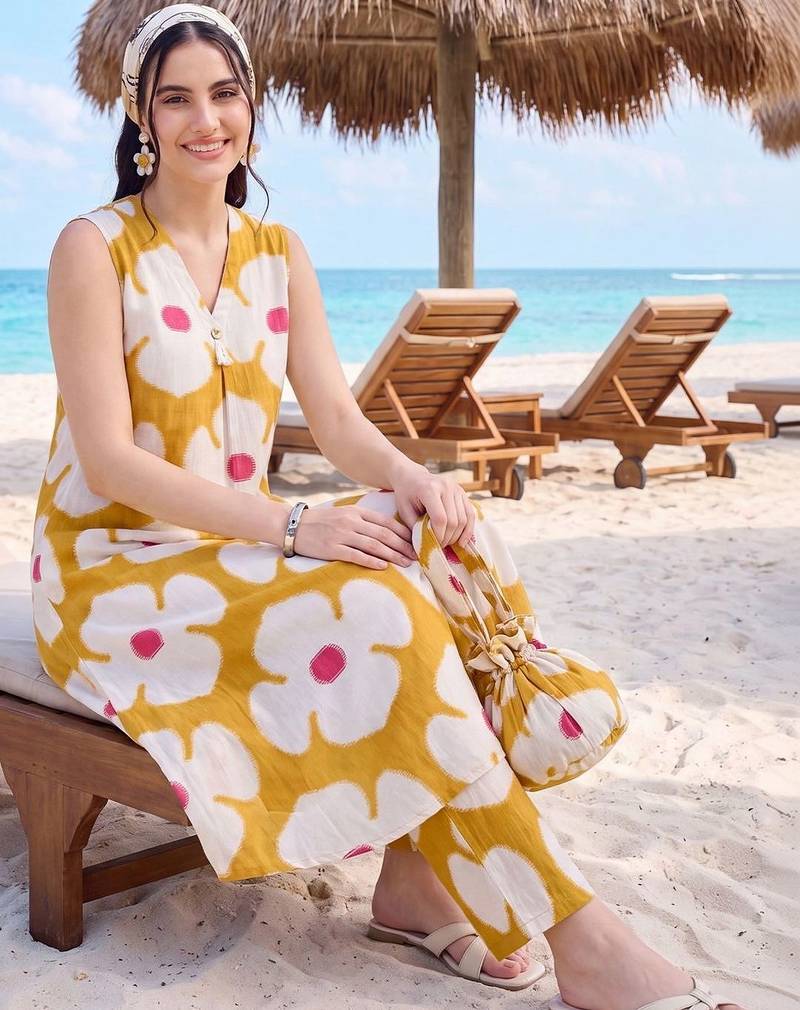 women floral printed regular cotton kurta with trousers