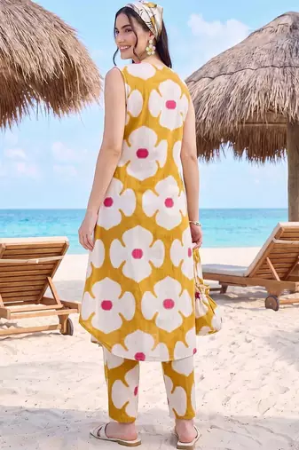 women floral printed regular cotton kurta with trousers