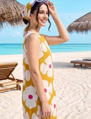 women floral printed regular cotton kurta with trousers 6