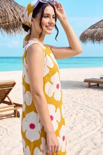 women floral printed regular cotton kurta with trousers