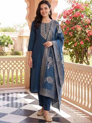 women ethnic motifs embroidered regular kurta with trousers & with dupatta 1
