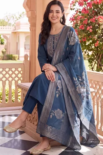 women ethnic motifs embroidered regular kurta with trousers & with dupatta
