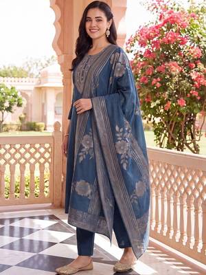women ethnic motifs embroidered regular kurta with trousers & with dupatta 5