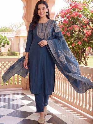 women ethnic motifs embroidered regular kurta with trousers & with dupatta 6