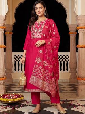 women ethnic motifs embroidered regular kurta with trousers & with dupatta 1