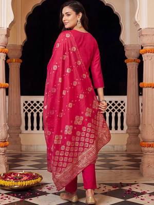 women ethnic motifs embroidered regular kurta with trousers & with dupatta 2
