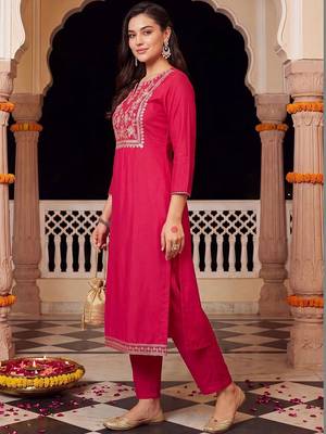 women ethnic motifs embroidered regular kurta with trousers & with dupatta 3