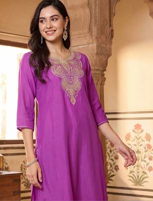 women ethnic motifs embroidered regular thread work kurta with trousers 3