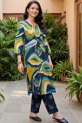 women animal printed regular cotton kurta with trousers