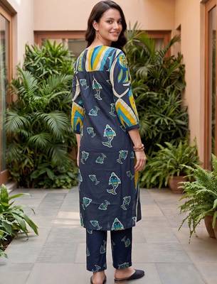 women animal printed regular cotton kurta with trousers 4