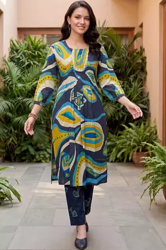 women animal printed regular cotton kurta with trousers