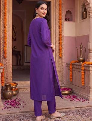 women ethnic motifs embroidered regular thread work kurta with trousers 3