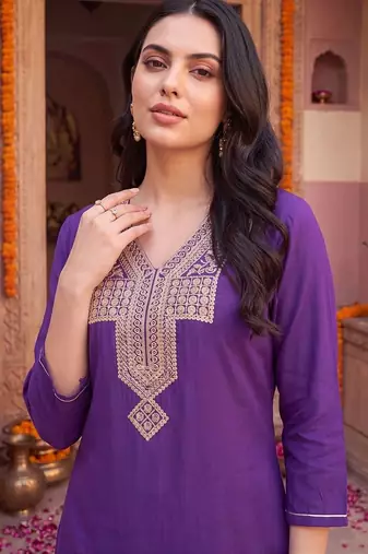 women ethnic motifs embroidered regular thread work kurta with trousers