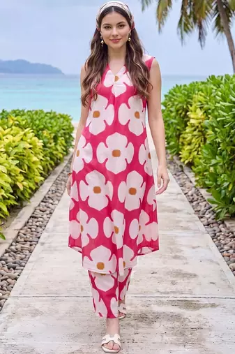 women floral printed regular cotton kurta with trousers