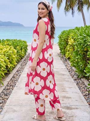 women floral printed regular cotton kurta with trousers 4