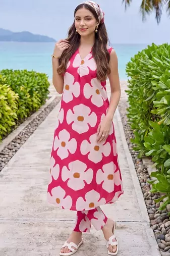 women floral printed regular cotton kurta with trousers