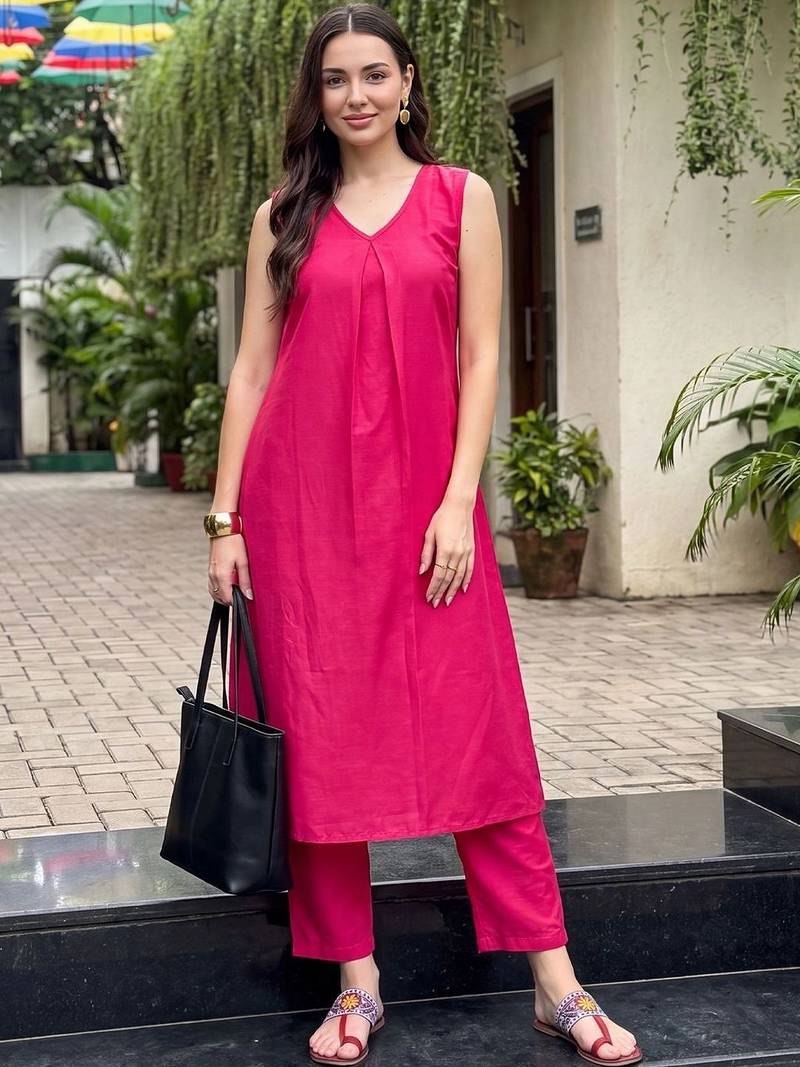 women regular kurta with trousers