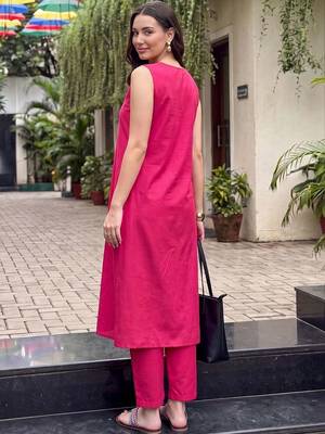 women regular kurta with trousers 2
