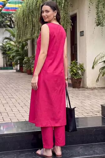 women regular kurta with trousers