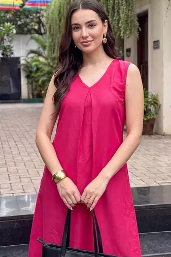 women regular kurta with trousers