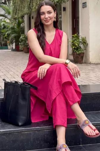 women regular kurta with trousers