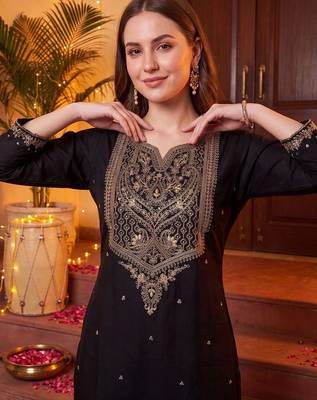 women ethnic motifs embroidered regular thread work kurta with trousers & with dupatta 4
