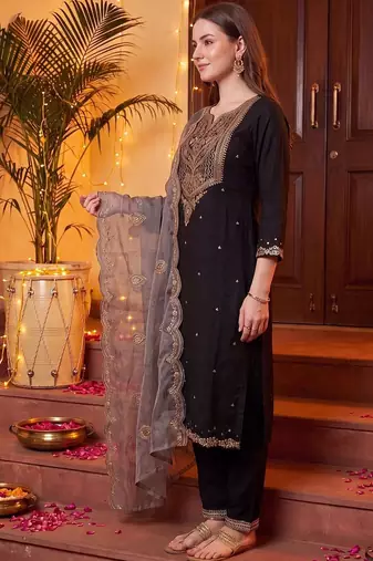 women ethnic motifs embroidered regular thread work kurta with trousers & with dupatta
