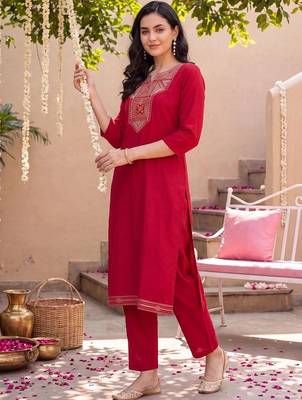 women ethnic motifs embroidered regular thread work kurta with trousers 3