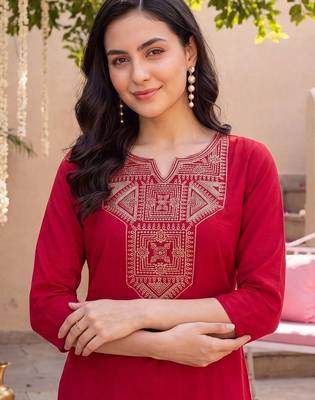women ethnic motifs embroidered regular thread work kurta with trousers 4