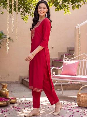 women ethnic motifs embroidered regular thread work kurta with trousers 5