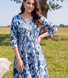 women floral printed regular cotton kurta with trousers