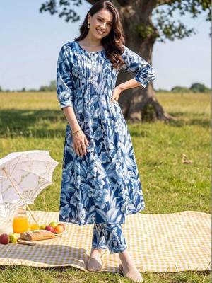 women floral printed regular cotton kurta with trousers 1