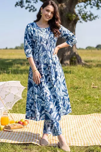 women floral printed regular cotton kurta with trousers
